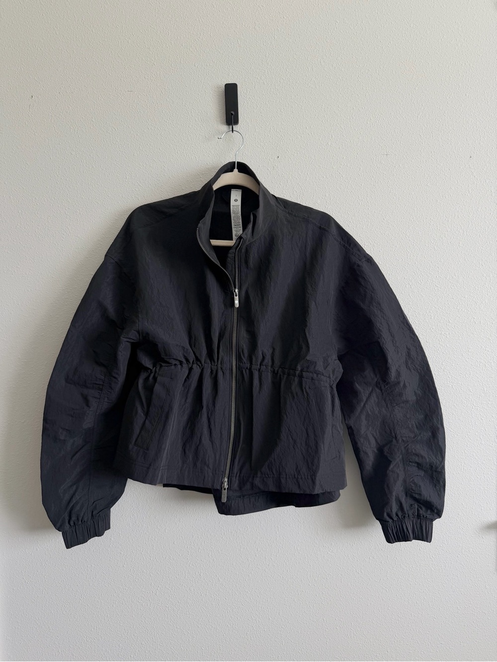 Lululemon Crinkle Nylon Cinchable Jacket Size Small - Picture 6 of 10